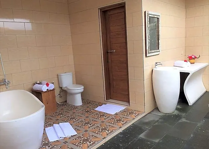 ホテル The Aroma Munduk - Honeymoon Rice Field View 4*